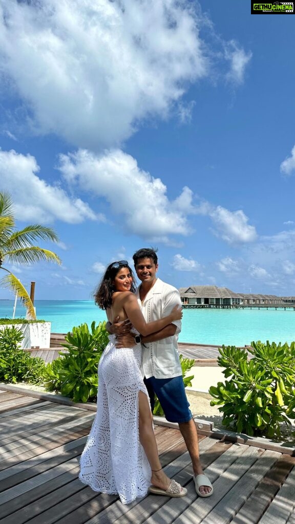 Aishwarya Sharma Bhatt Instagram - Finally the Honeymoon happened 😂😂😂 love you #maldives 🏝🌊🐚🏖 Thankyou @travelwithjourneylabel @velassarumaldives #VelassaruMaldives #LuxuryUndressed #SmallLuxuryHotels #JourneyLabel #TravelWithJourneyLabel #YouAreSpecial #ThinkHolidayThinkJourneyLabel #LuxuryHoliday #Maldives