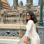 Aishwarya Sharma Bhatt Instagram - Brought India in Bangkok ❤️ with my love @bhatt_neil 😘😇 Outfit: @budandtulip Styling: @styling.your.soul #aishwaryasharma #neilbhatt #bangkok #indainattire #thegrandpalace #grandpalacebangkok #ancientplace #thailanddiaries Grand Palace: Royal Chapel of the Emerald Buddha