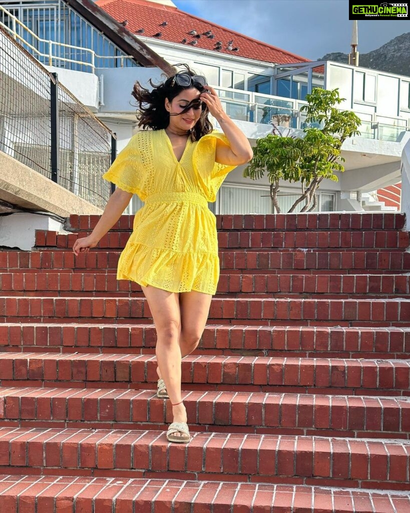 Aishwarya Sharma Bhatt Instagram - Yellow Yellow .. Marshmallow🤣🤪 Outfit: @fashionvilla0111 Styling: @styling.your.soul #aishwaryasharma #khatronkekhiladi #khatronkekhiladi13 #kkk13 #colorstv Cape Town, South Africa