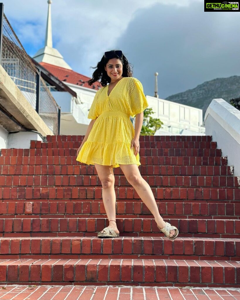 Aishwarya Sharma Bhatt Instagram - Yellow Yellow .. Marshmallow🤣🤪 Outfit: @fashionvilla0111 Styling: @styling.your.soul #aishwaryasharma #khatronkekhiladi #khatronkekhiladi13 #kkk13 #colorstv Cape Town, South Africa