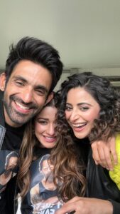 Aishwarya Sharma Bhatt Instagram - Suttaaa maar le 😂😂😂 With @nyra_banerjee @arjitaneja @colorstv #khatronkekhiladi13 #kkk13