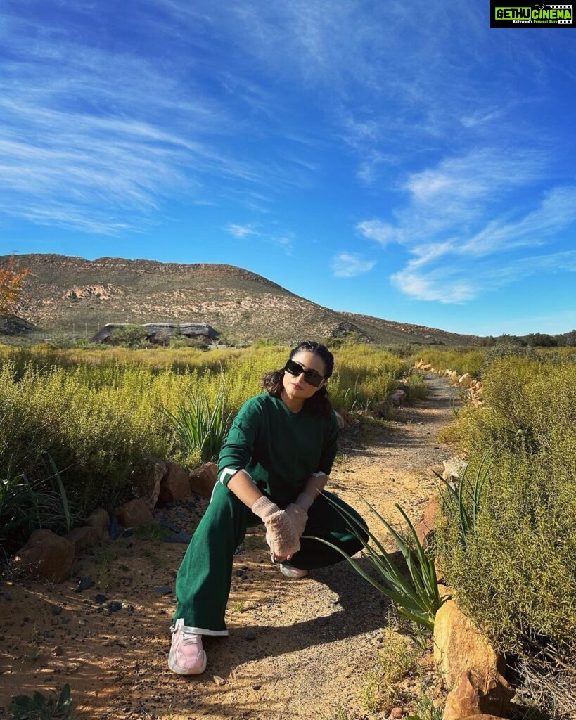 Aishwarya Sharma Bhatt Instagram - Hara Bhara Kabab 😂 Outfit: @pankhclothing Styling: @styling.your.soul #aishwaryasharma #khatrokekhiladi #khatronkekhiladi13 #intothewild #southafrica #nature