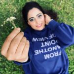 Aishwarya Sharma Bhatt Instagram - What’s your point of view??? PC 📸 @sheezan9 🤗 Outfit @muvazo_official Styled by @stylebysaachivj Team @sanzimehta777 @styledbynikinagda #aishwaryasharma #khatronkekhiladi #khatronkekhiladi13 #kkk13 #colorstv