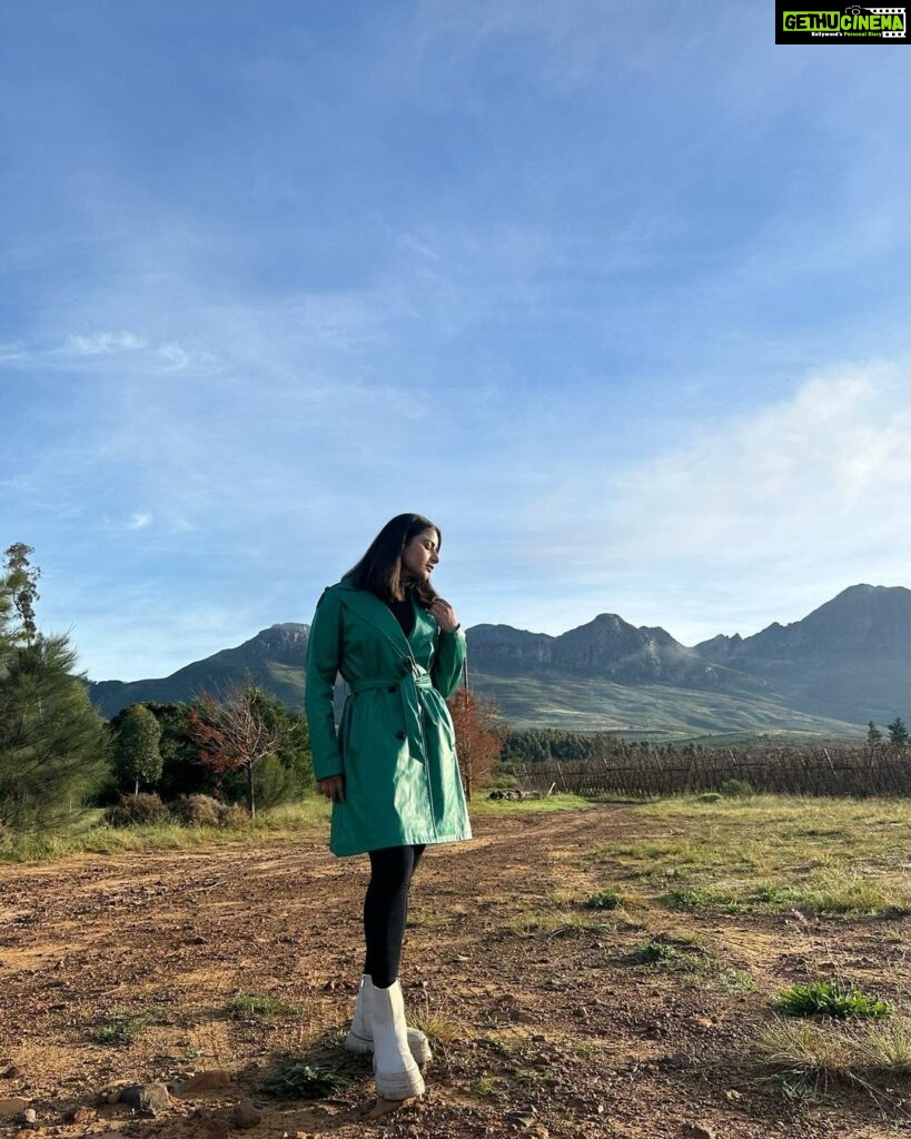 Aishwarya Sharma Bhatt Instagram - Good morning ❤️ Styled by @stylebysaachivj Team @sanzimehta777 @styledbynikinagda #aishwaryasharma #khatronkekhiladi13 #kkk13 #khatronkekhiladi #greenery #mouintains #southafrica