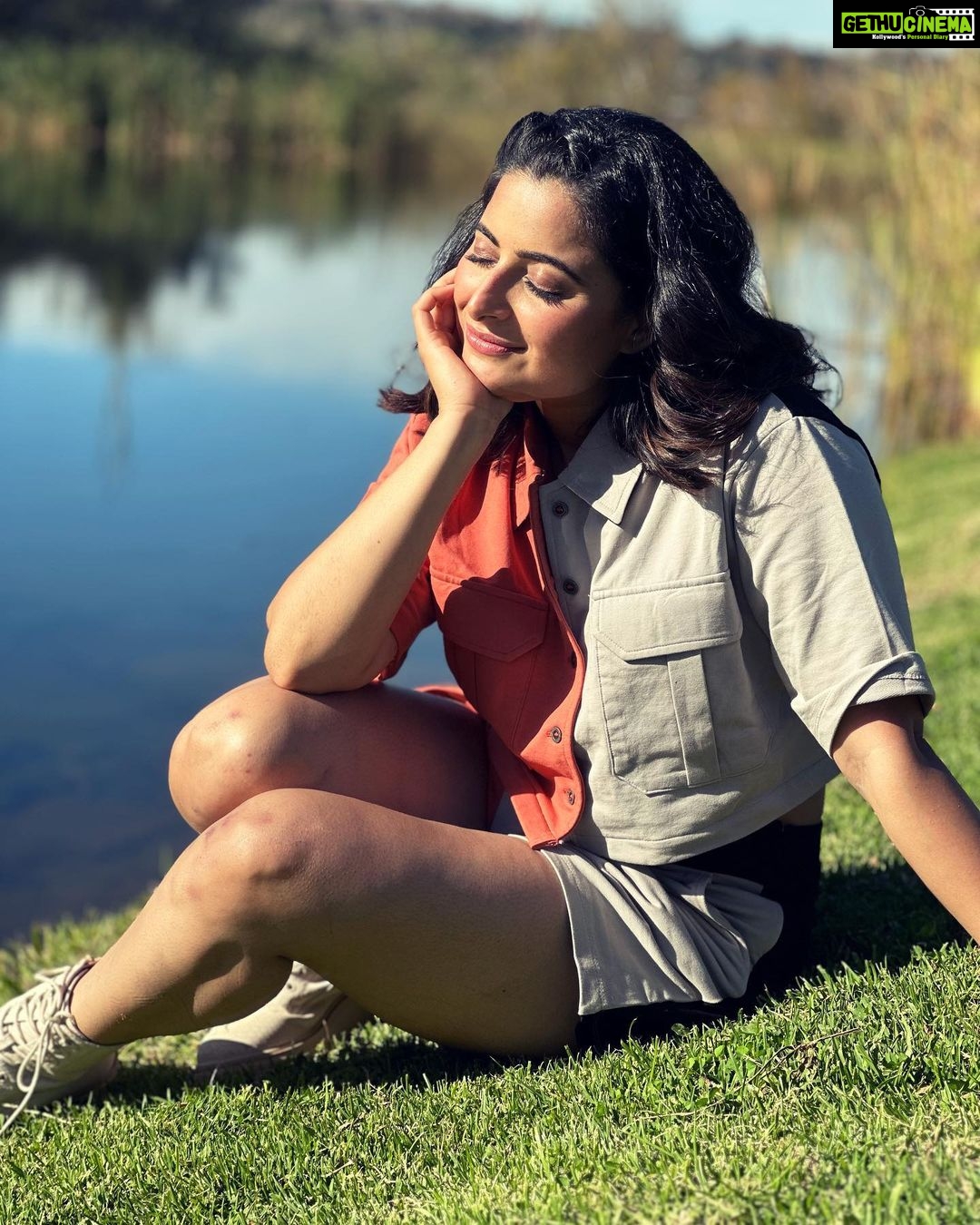 Aishwarya Sharma Bhatt Instagram - मुसाफ़िर हूँ यारों…..❤️ PC- Hardik Wearing @blamblack_clothing Styling @styling.your.soul PR @socialpinnaclepr #aishwaryasharma #khatronkekhiladi #khatronkekhiladi13 #fearfactor #intothewild #junglediaries #capetowndiaries #southafrica