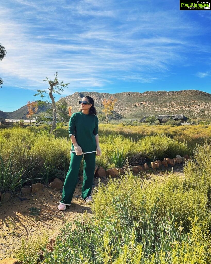 Aishwarya Sharma Bhatt Instagram - Hara Bhara Kabab 😂 Outfit: @pankhclothing Styling: @styling.your.soul #aishwaryasharma #khatrokekhiladi #khatronkekhiladi13 #intothewild #southafrica #nature