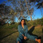 Aishwarya Sharma Bhatt Instagram - सोचा न था….. Styled by @purvabansal5 Wearing @label.sugar #aishwaryasharma #khatronkekhiladi13 #southafrica #thejungle #sunset #sunshine #goldenhour South Africa