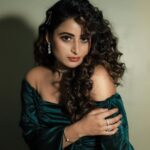 Aishwarya Sharma Bhatt Instagram - Let them talk Let them mock The path beckons You just walk ✌🏼 - Unknown Bye Bye #ghkkpm Styling by- @rimadidthat Assisted by- @tanmaymishrra Outfit- @houseofreeofficial Necklace set @adwitiyacollection Bracelet, rings @overrated92.5silver #aishwaryasharma #moveforward #staytuned