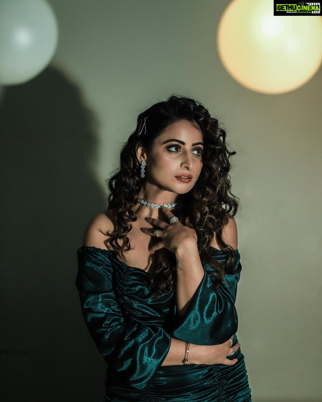 Aishwarya Sharma Bhatt Instagram - Let them talk Let them mock The path beckons You just walk โ๐ผ - Unknown Bye Bye #ghkkpm Styling by- @rimadidthat Assisted by- @tanmaymishrra Outfit- @houseofreeofficial Necklace set @adwitiyacollection Bracelet, rings @overrated92.5silver #aishwaryasharma #moveforward #staytuned