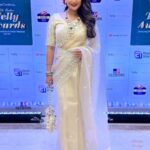 Aishwarya Sharma Bhatt Instagram - Virtuous and Fair, Royal and Gracious -William Shakespeare Wearing @womaste.ethnic Styled by @styling.your.soul PR @socialpinnaclepr #aishwaryasharma #royalvibes #girlinsaree #retroaesthetic #indianattire #saree #tellyawards2023