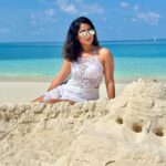 Aishwarya Sharma Bhatt Instagram – Sandy toes… sun kissed nose 😁

Outfit by @fxmlondonofficial 
PR @dinky_nirh 

#aishwaryasharma #maldives #throwback #throwbacktuesday #ootd #divainmaldiva #picturesoftheday #sunkissed