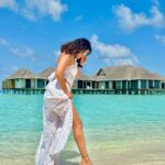 Aishwarya Sharma Bhatt Instagram - Sandy toes… sun kissed nose 😁 Outfit by @fxmlondonofficial PR @dinky_nirh #aishwaryasharma #maldives #throwback #throwbacktuesday #ootd #divainmaldiva #picturesoftheday #sunkissed