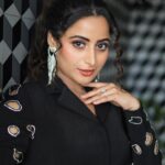 Aishwarya Sharma Bhatt Instagram - Retro Vibe ❤️ Styling by @rimadidthat Assisted by @tanyamishrra Outfitby @doorsdesign_ Jewellery @goldenbyree #aishwaryasharma #throwback #oldphotoshoot #retrovibes #vintagelook #hairmakeuponpoint
