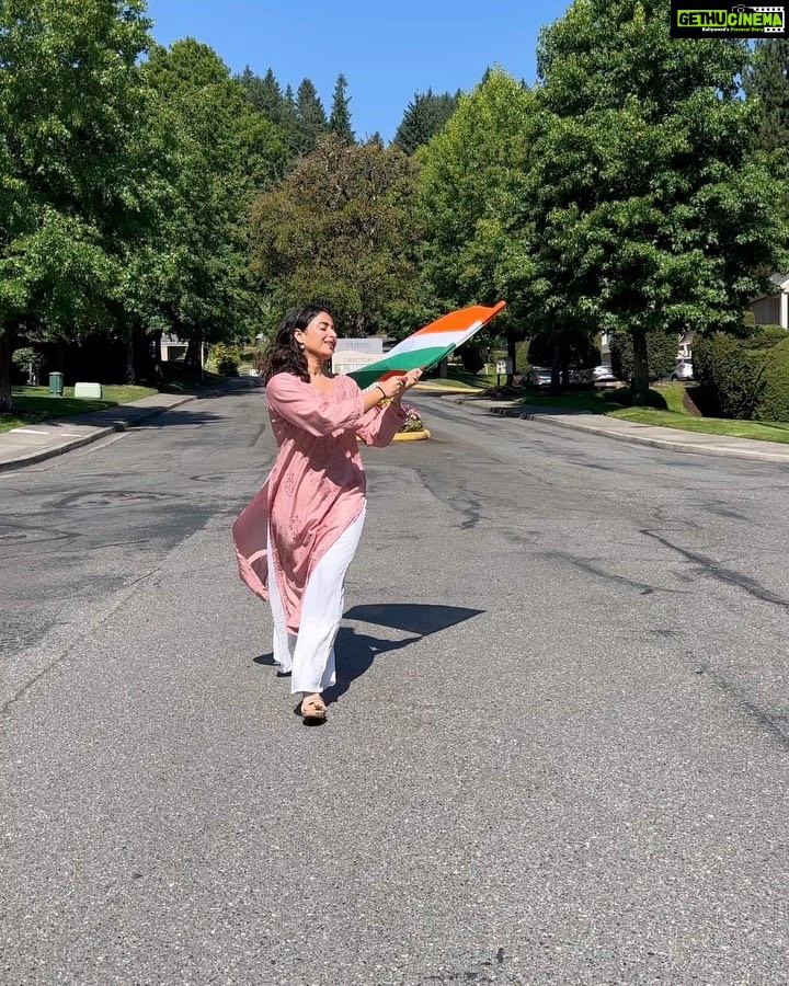 Aishwarya Sharma Bhatt Instagram - ७७वे स्वतंत्रता दिवस की हार्दिक शुभकामनाएँ 🇮🇳🧡🤍💚 #independenceday #77thindependanceday🇮🇳🇮🇳❤ #patriots Redmond, Washington