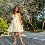 Aishwarya Sharma Bhatt Instagram - Golden Hour Glow ☀️ Outfit: @coordinate.in Styling: @styling.your.soul Assisted by: @stylefile.bykrisha #aishwaryasharma #maldives #maldivianglow #ootd
