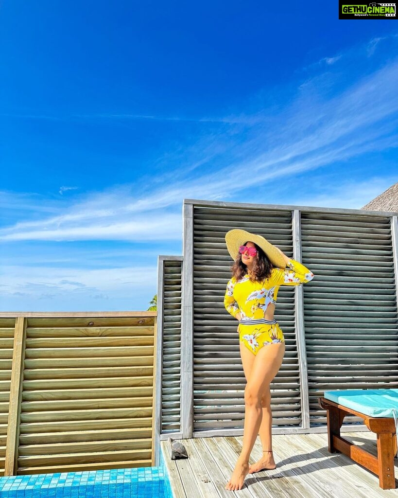 Aishwarya Sharma Bhatt Instagram - Tropic Like it’s HOT 🏝🌊👙 Wearing: @fxmlondonofficial PR: @dinky_nirh #aishwaryasharma #maldives #honeymoon #paradise #tropicalwear #ootd #