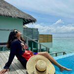 Aishwarya Sharma Bhatt Instagram - Tropical Maldives-berg 🤭🏖️🌊🏝️ @travelwithjourneylabel @velassarumaldives #VelassaruMaldives #LuxuryUndressed #SmallLuxuryHotels #JourneyLabel #TravelWithJourneyLabel #YouAreSpecial #ThinkHolidayThinkJourneyLabel #LuxuryHoliday #Maldives #aishwaryasharma #neilbhatt #honeymoon #neilkiaish VELASSARU MALDIVES