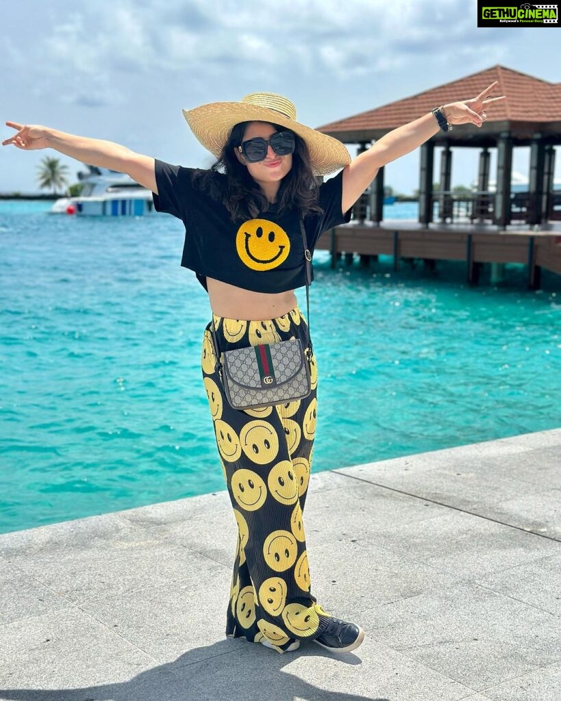 Aishwarya Sharma Bhatt Instagram - Dil bole #maldives 🏝🐚🏖🌊 @travelwithjourneylabel @velassarumaldives #VelassaruMaldives #LuxuryUndressed #SmallLuxuryHotels #JourneyLabel #TravelWithJourneyLabel #YouAreSpecial #ThinkHolidayThinkJourneyLabel #LuxuryHoliday #maldives VELASSARU MALDIVES