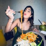 Akasa Instagram - Kang saab de golden words 🤌🏼 • • • • • • • • • • • • • • #akasa #akasasingh #akasasing #akasakebesties #akasians #trending #love #fyp #explore #fashion #ootd #femininegoddess #trendingreels #naagin #shringaar #biggboss #thick #punjaban #trendingsongs #food #travel #phuket# Phuket, Thailand