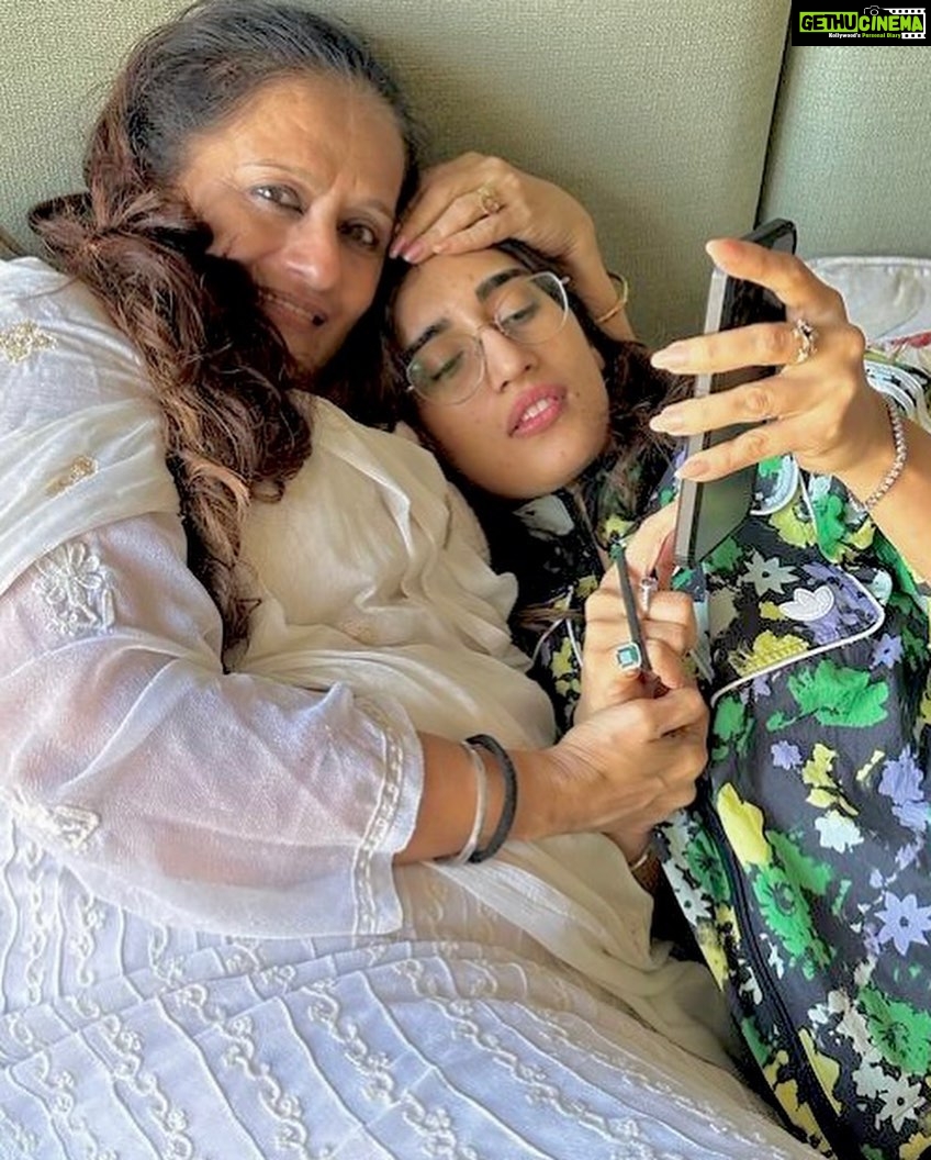 Akasa Instagram - may mein yeh tha #dump • • • • • • • • • • • • #akasa #akasasingh #akasasing #akasakebesties #akasians #trending #love #fyp #explore #fashion #ootd #femininegoddess #trendingreels #naagin #shringaar #biggboss #thick #punjaban #trendingsongs #maydump #photodump