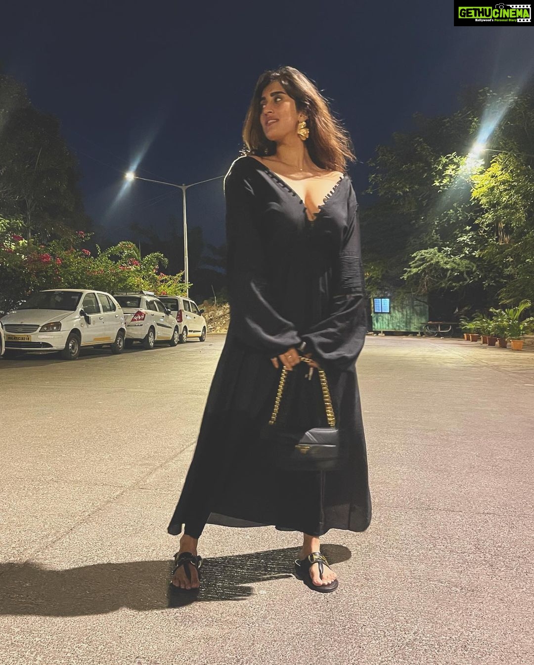 Akasa Instagram - if you are not vulnerable, there’s a lot less pain.. but also a lot less love 🖤 • • • • • • • #akasa #akasasingh #akasasing #akasakebesties #akasians #trending #love #fyp #explore #fashion #ootd #femininegoddess #trendingreels #naagin #shringaar #biggboss #thick #punjaban #trendingsongs