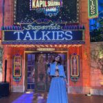 Akasa Instagram - Akasa for the Kapil Sharma Show for the promotion of her new song 🔥 The episode is now live! Go seeee and give her new song Phone Mila Ke lots of loveeeeeee 🫶🏻 Make up : @merakibyritika Hair : @pujahairstyles_ Muse : @akasasing Styled by : @akasasing Managed by : @collectiveartistsdiaries . . . #KapilSharmaShow #AkasaSingh #KapilSharma #Akasa #AkasaKeBesties #PhoneMilaKe #MerakiByRitika #WakeUpAndMakeUp #MerakiMagic #Meraki #MakeUpByRitikaBhatia #BridesOfMeraki #BestBridalMakeUpArtist #BridalLook #BridalEntry #MakeupArtistsMumbai #BridalMakeUpArtistMumbai #MakeUp #Trending #ViralPost #MakeUpArtistsIndia #NoFilter #ExplorePage #BridalMakeUp #MumbaiMakeUpArtist #BridesByRitika #MumbaiBrides #MakeUpInspiration #MakeUpIdeas #NaturalMakeUp @kapilsharmashow @kapilsharma @raftaarmusic @sing.arvinder @aasa.sing @sonymusicindia @sonytvofficial Kapil Sharma Show Goregaon Film City