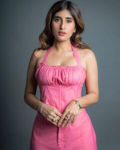 Akasa Instagram - 💖 femine badass energy only 💖
•
•
•
•
wearing: @pixielux.clothing 
Accessories @blingthingstore 
styled by @styledbyzainabb asst by @xrishikax @bhavnaaaaa.r 
photo by @themediatronic @mnvlade 
HMU: ME! 
•
•
•
•
•
#akasa #akasasingh #akasasing #akasakebesties #akasians #trending #love #fyp #explore #fashion #ootd #femininegoddess #trendingreels #naagin #shringaar #biggboss #thick #punjaban #trendingsongs #phonemilake