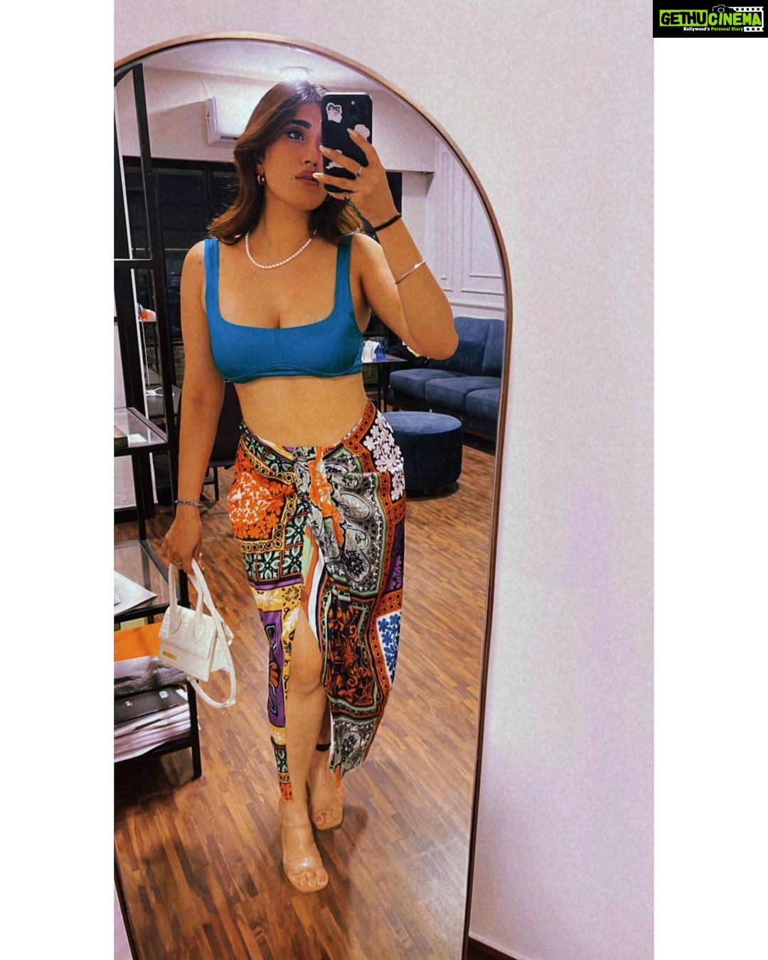 Akasa Instagram - i like clothes. #dump • • • • • • • • #akasa #akasasingh #akasasing #akasakebesties #akasians #trending #love #fyp #explore #fashion #ootd #femininegoddess #trendingreels #naagin #shringaar #biggboss #thick #punjaban #trendingsongs #selfies #outfit #mirrorselfie