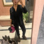 Akasa Instagram - i like clothes. #dump • • • • • • • • #akasa #akasasingh #akasasing #akasakebesties #akasians #trending #love #fyp #explore #fashion #ootd #femininegoddess #trendingreels #naagin #shringaar #biggboss #thick #punjaban #trendingsongs #selfies #outfit #mirrorselfie