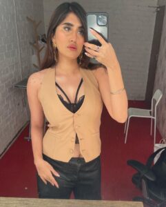 Akasa Instagram - mere camera roll mein bohot saman hai…. #dump 
•
•
•
•
•
•

#akasa #akasasingh #akasasing #akasakebesties #akasians #trending #love #fyp #explore #fashion #ootd #femininegoddess #trendingreels #naagin #shringaar #biggboss #thick #punjaban #trendingsongs #april