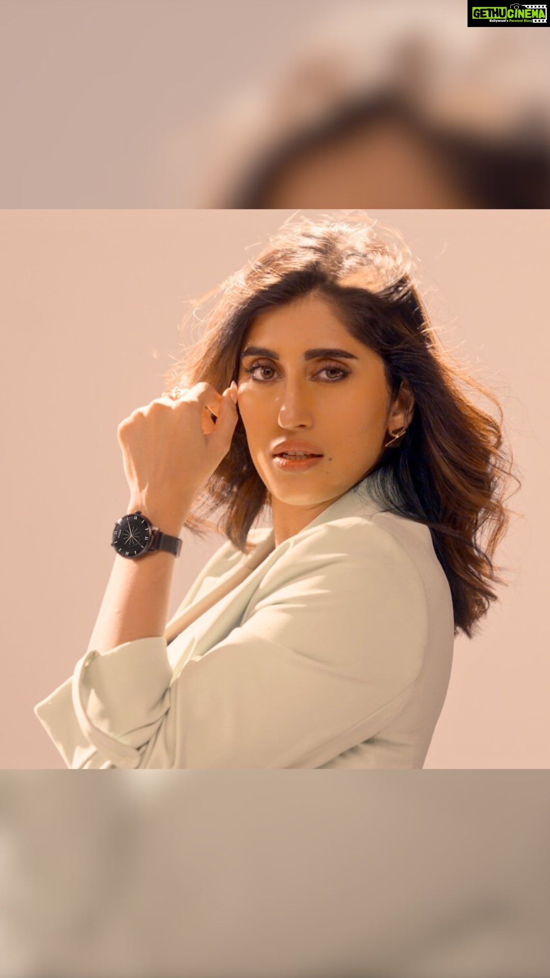 Akasa Instagram - You know, being a Diva is about so much more than just making a style statement. It’s like a whole way of living, embodying confidence and elegance in every aspect. And guess what? Noise has just unveiled something incredible that celebrates these modern-day divas who shine brightly in every corner of their lives with NoiseFit Diva smartwatch. Mark your calendars because this beauty is set to launch on 21st August.✨ #NoiseFitDiva #Diva #DivaByNoise #Noise #Smartwatch