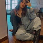 Akasa Instagram - i like clothes. #dump • • • • • • • • #akasa #akasasingh #akasasing #akasakebesties #akasians #trending #love #fyp #explore #fashion #ootd #femininegoddess #trendingreels #naagin #shringaar #biggboss #thick #punjaban #trendingsongs #selfies #outfit #mirrorselfie
