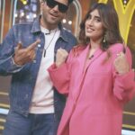 Akasa Instagram - Mad fun hosting this kickass new show for @mtvindia and @mcdonalds_india 🫶🏼♥️ some cute BTS ft cuties @gururandhawa @nikhitagandhiofficial • • • • • styled by @styledbyzainabb HMU @safasheikhbeauty Video by @themediatronic • • • • • • #akasa #akasasingh #akasasing #akasakebesties #akasians #trending #love #fyp #explore #fashion #ootd #femininegoddess #trendingreels #naagin #shringaar #biggboss #thick #punjaban #trendingsongs #bts #gururandhawa #nikhitagandhi #mtv
