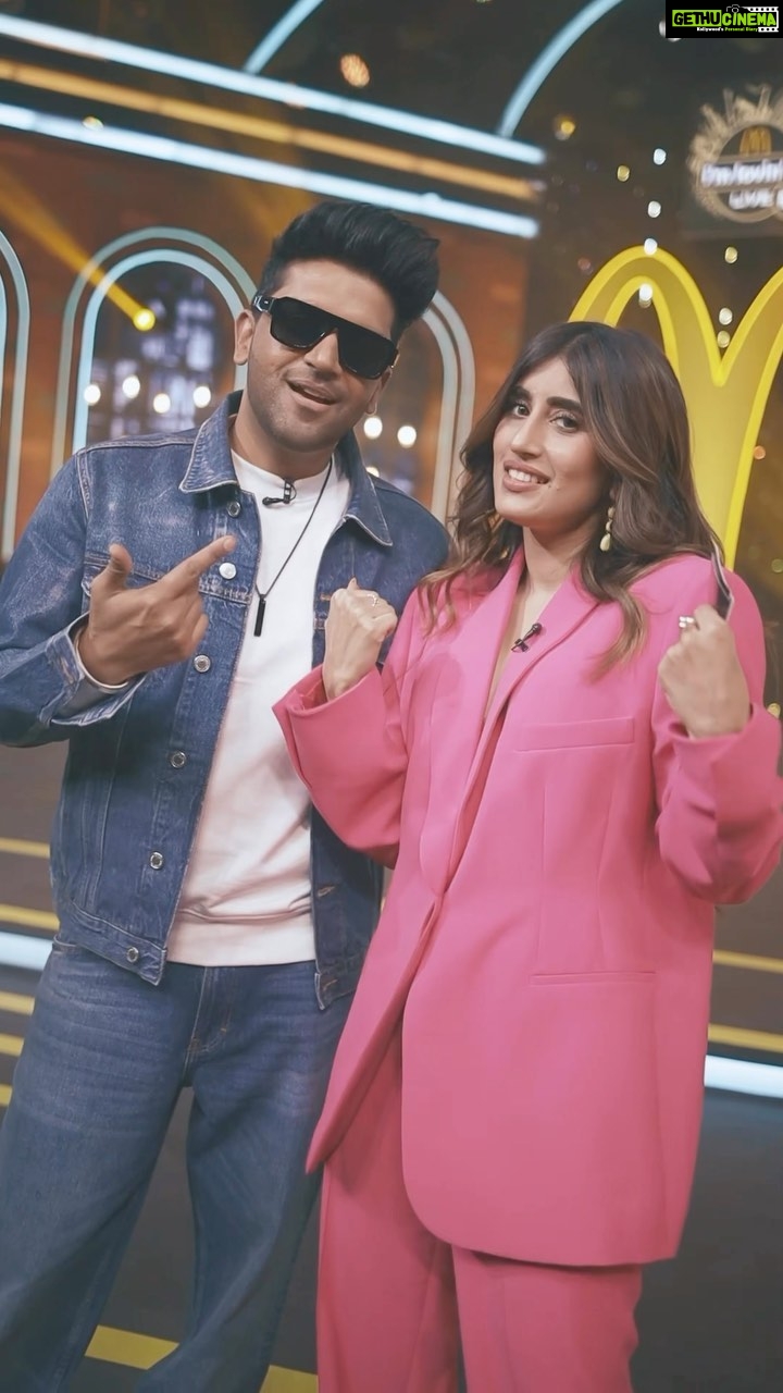 Akasa Instagram - Mad fun hosting this kickass new show for @mtvindia and @mcdonalds_india 🫶🏼♥️ some cute BTS ft cuties @gururandhawa @nikhitagandhiofficial • • • • • styled by @styledbyzainabb HMU @safasheikhbeauty Video by @themediatronic • • • • • • #akasa #akasasingh #akasasing #akasakebesties #akasians #trending #love #fyp #explore #fashion #ootd #femininegoddess #trendingreels #naagin #shringaar #biggboss #thick #punjaban #trendingsongs #bts #gururandhawa #nikhitagandhi #mtv
