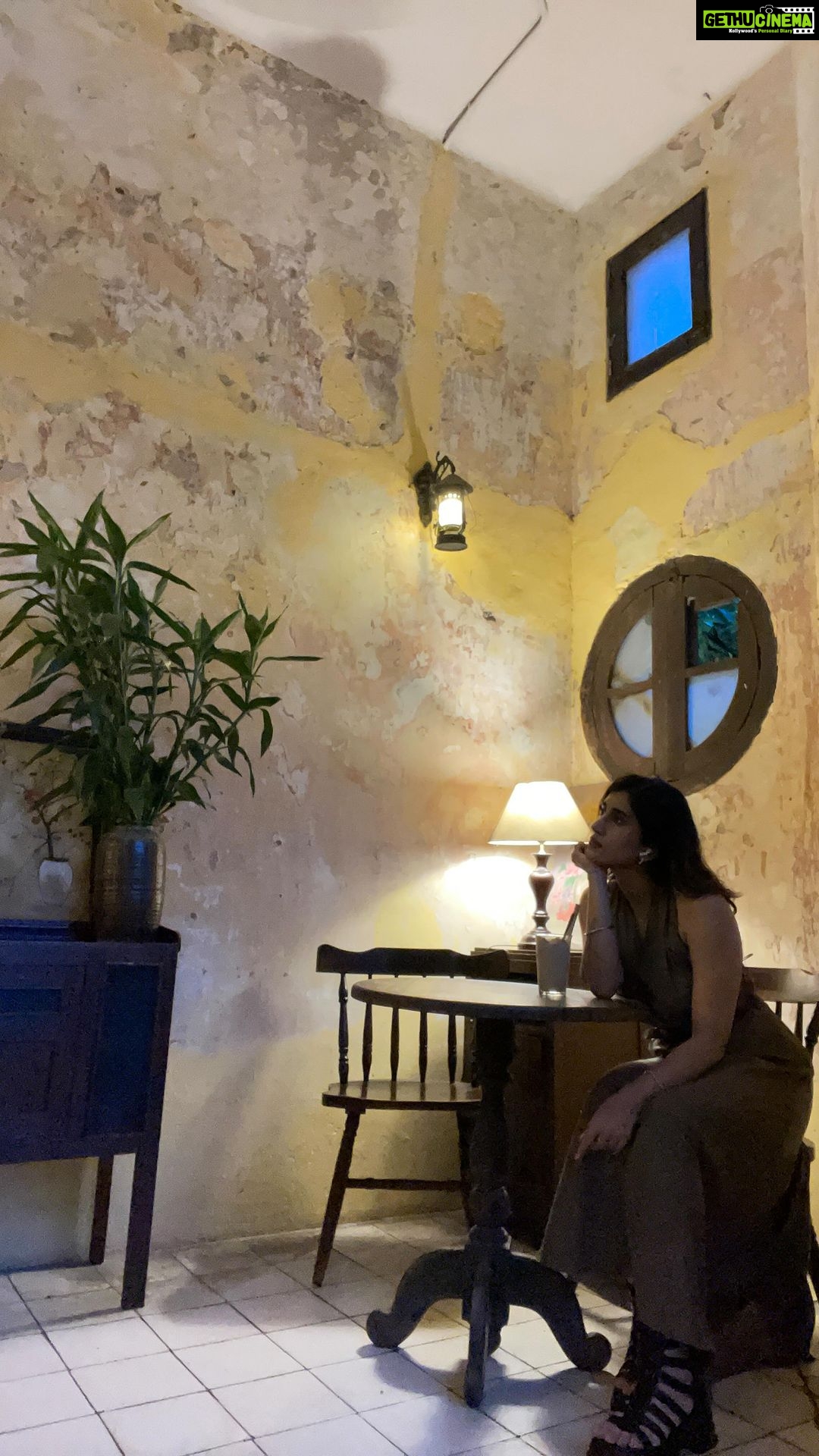 Akasa Instagram - tum log apna dekho, maine toh dekh/soch/imagine/analyse/presume/assume/conclude sab kar diya hai 🤡 • • • • • #akasa #akasasingh #akasasing #akasakebesties #akasians #trending #love #fyp #explore #fashion #ootd #femininegoddess #trendingreels #naagin #shringaar #biggboss #trendingsongs #travel #vietnam #cafe #barbie Ban Công Cafe