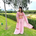 Akasa Instagram - channelling my inner rajkumari sahiba in this beautiful @houseofneetalulla 👸🏻 • • • @styledbysujata @neeta_lulla @rainmakerconsults • • • • • • • • • • • • • • • #makeuptransition #makeup #transition #akasa #akasasingh #akasasing #akasakebesties #akasians #trending #love #fyp #explore #fashion #ootd #femininegoddess #trendingreels #naagin #shringaar #biggboss #thick #punjaban #trendingsongs