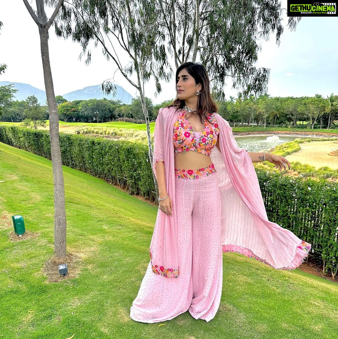 Akasa Instagram - channelling my inner rajkumari sahiba in this beautiful @houseofneetalulla 👸🏻 • • • @styledbysujata @neeta_lulla @rainmakerconsults • • • • • • • • • • • • • • • #makeuptransition #makeup #transition #akasa #akasasingh #akasasing #akasakebesties #akasians #trending #love #fyp #explore #fashion #ootd #femininegoddess #trendingreels #naagin #shringaar #biggboss #thick #punjaban #trendingsongs