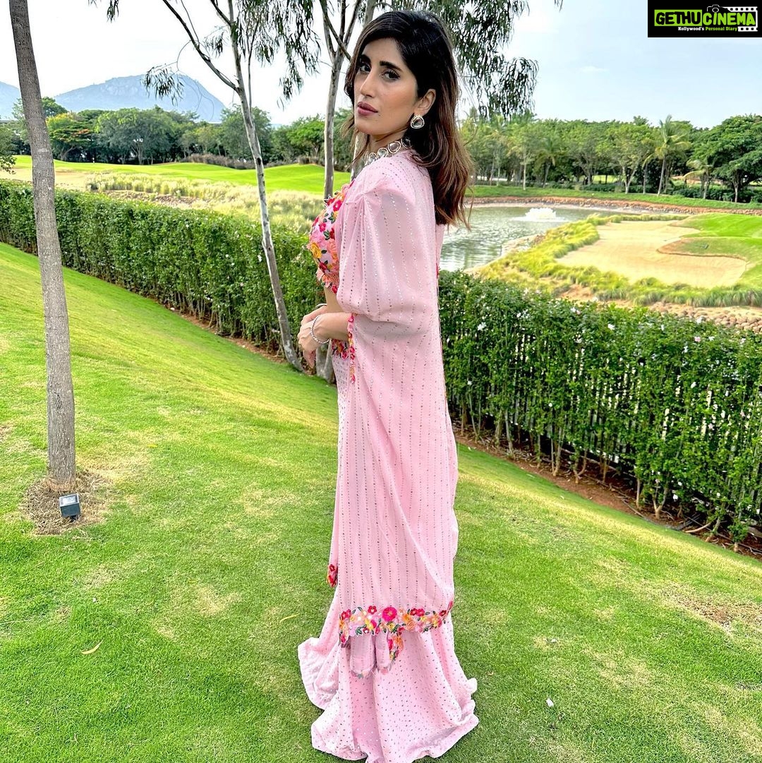 Akasa Instagram - channelling my inner rajkumari sahiba in this beautiful @houseofneetalulla 👸🏻 • • • @styledbysujata @neeta_lulla @rainmakerconsults • • • • • • • • • • • • • • • #makeuptransition #makeup #transition #akasa #akasasingh #akasasing #akasakebesties #akasians #trending #love #fyp #explore #fashion #ootd #femininegoddess #trendingreels #naagin #shringaar #biggboss #thick #punjaban #trendingsongs