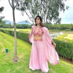Akasa Instagram - channelling my inner rajkumari sahiba in this beautiful @houseofneetalulla 👸🏻 • • • @styledbysujata @neeta_lulla @rainmakerconsults • • • • • • • • • • • • • • • #makeuptransition #makeup #transition #akasa #akasasingh #akasasing #akasakebesties #akasians #trending #love #fyp #explore #fashion #ootd #femininegoddess #trendingreels #naagin #shringaar #biggboss #thick #punjaban #trendingsongs