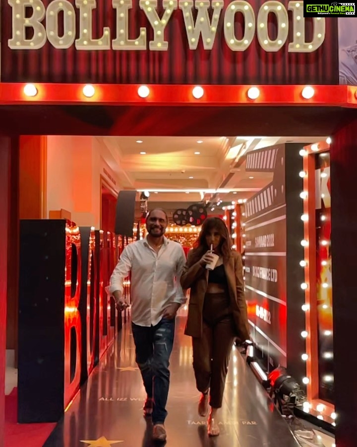 Akasa Instagram - happy Father’s Day, daddy! I Must be one of the universe’s favourites to have been blessed to be able to call you dad (and inherit all that humour, genes, talent, heart, and an terrible attention span) @sing.arvinder 🫶🏼♥️ • • • • • • • • • • • • • #akasa #akasasingh #akasasing #akasakebesties #akasians #trending #love #fyp #explore #fashion #ootd #femininegoddess #trendingreels #naagin #shringaar #biggboss #thick #punjaban #trendingsongs