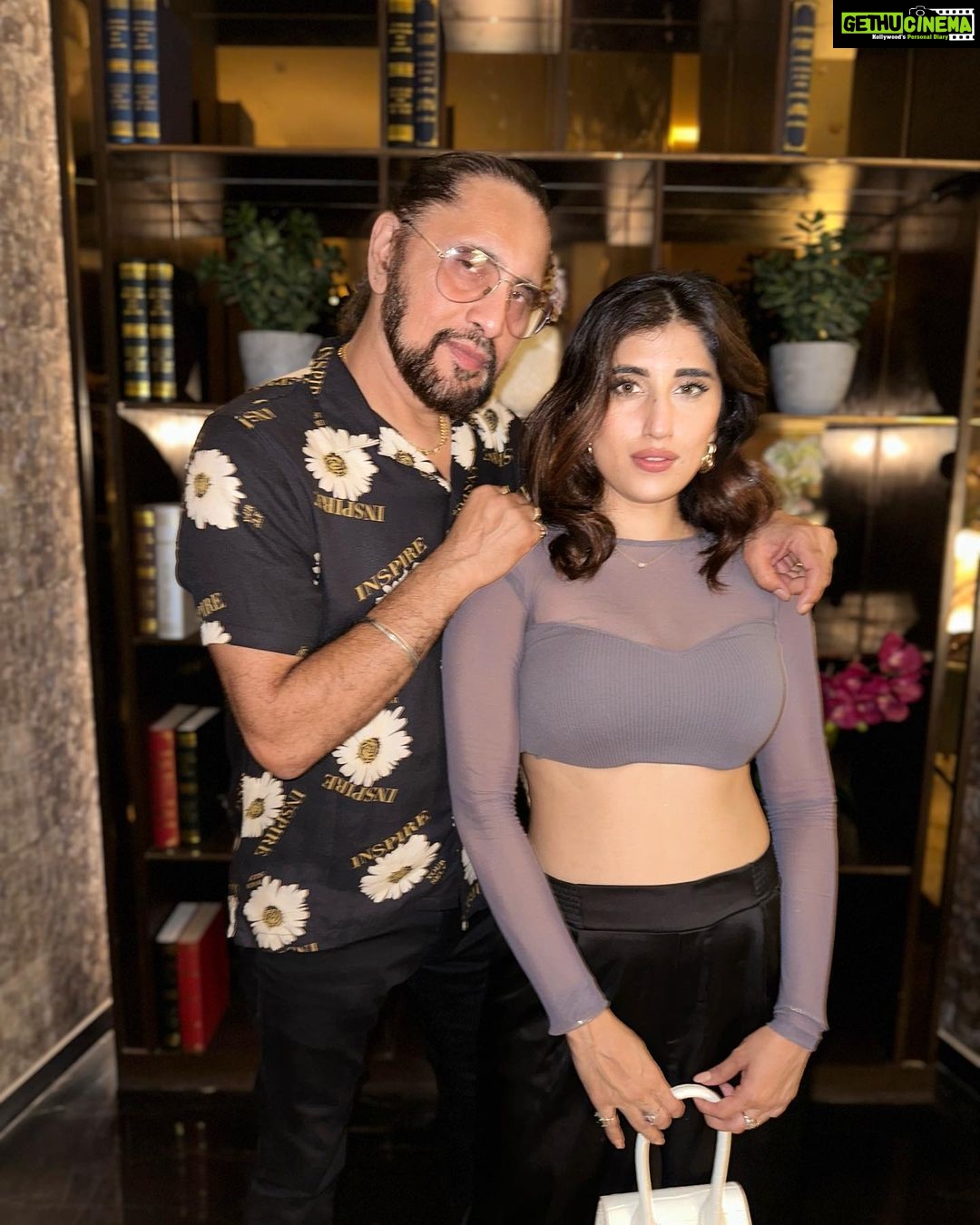 Akasa Instagram - happy Father’s Day, daddy! I Must be one of the universe’s favourites to have been blessed to be able to call you dad (and inherit all that humour, genes, talent, heart, and an terrible attention span) @sing.arvinder 🫶🏼♥️ • • • • • • • • • • • • • #akasa #akasasingh #akasasing #akasakebesties #akasians #trending #love #fyp #explore #fashion #ootd #femininegoddess #trendingreels #naagin #shringaar #biggboss #thick #punjaban #trendingsongs