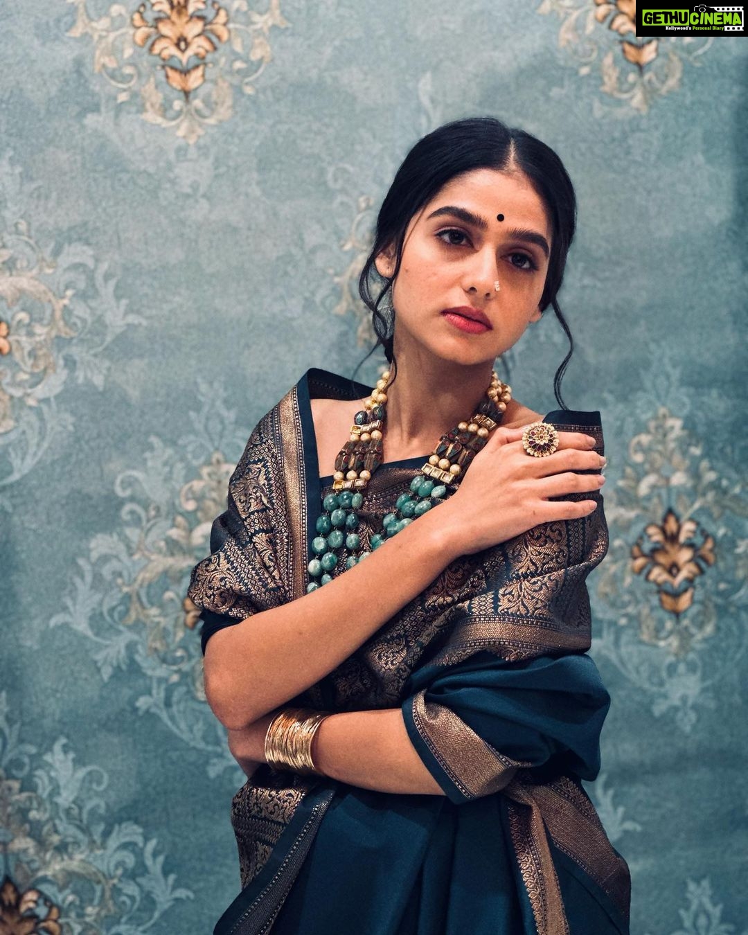 Anaswara Rajan Instagram - Wrapped in femininity πͺ·π @rizwan_themakeupboy π«Άπ½