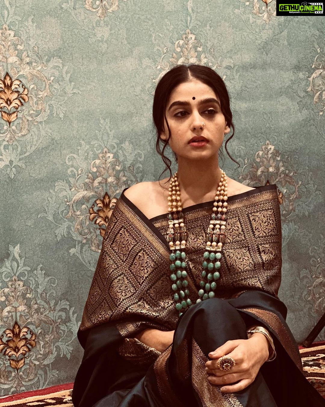 Anaswara Rajan Instagram - Wrapped in femininity πͺ·π @rizwan_themakeupboy π«Άπ½