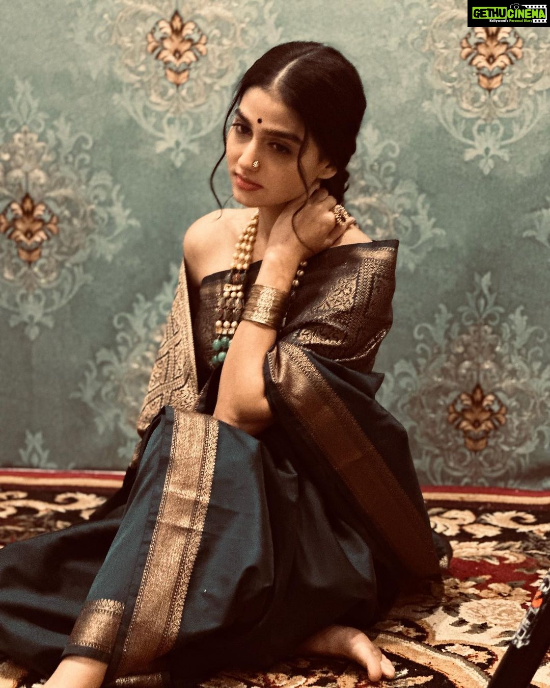 Anaswara Rajan Instagram - Wrapped in femininity πͺ·π @rizwan_themakeupboy π«Άπ½