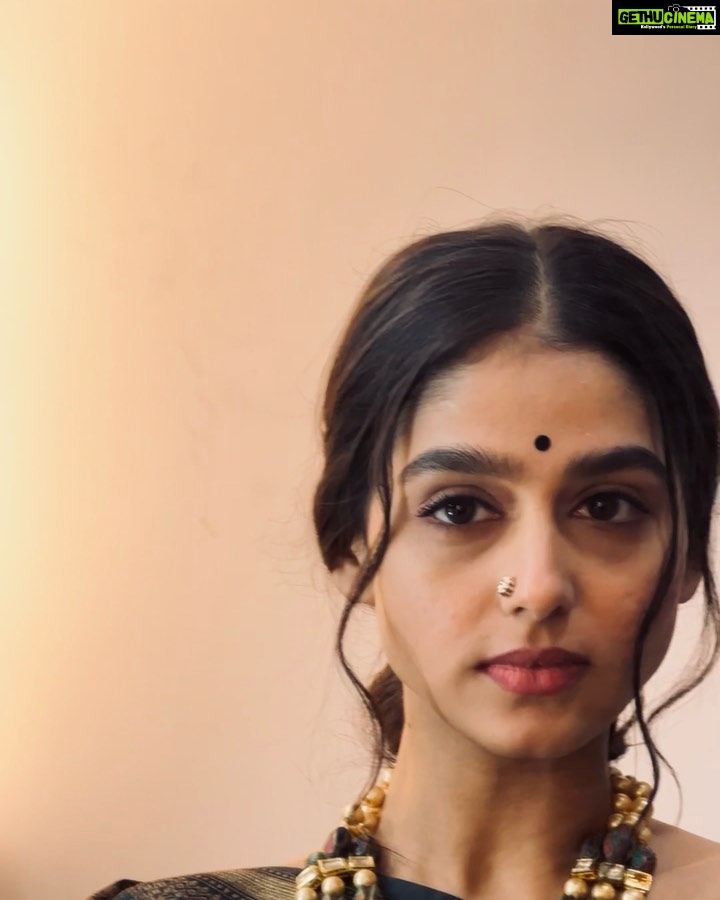 Anaswara Rajan Instagram - Wrapped in femininity πͺ·π @rizwan_themakeupboy π«Άπ½