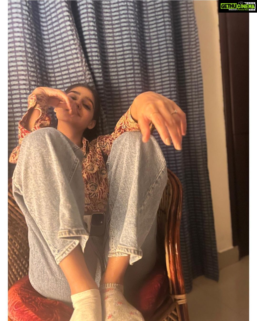 Anaswara Rajan Instagram - Life is too short to find matching socks 🧦😌 Ps- @rimakallingal ,feel free to leave more stuffs of yours @mohammed_shabna ‘s home because I loved the shades 😌😚