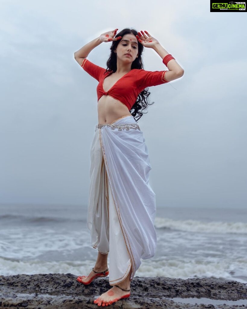 Anaswara Rajan Instagram - औरत Concept & DOP : @a_isography MUA: @ashif_marakkar Costume: @jaankibridalcouture