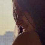 Anaswara Rajan Instagram - Captured memories ☀️💛🐝 🎥 @jijo_photography #sunshine #sunkissedface #sunset #home #reelsinstagram #reelsoftheday