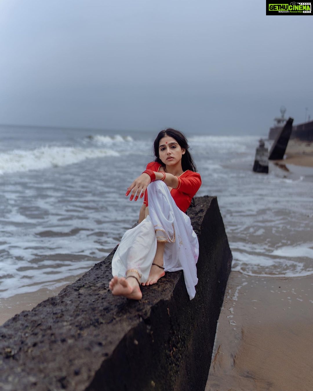 Anaswara Rajan Instagram - औरत . . Concept & DOP : @a_isography MUA: @ashif_marakkar Costume: @jaankibridalcouture
