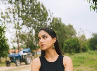 Anaswara Rajan Instagram - Lost in her daydreams 💫🤍